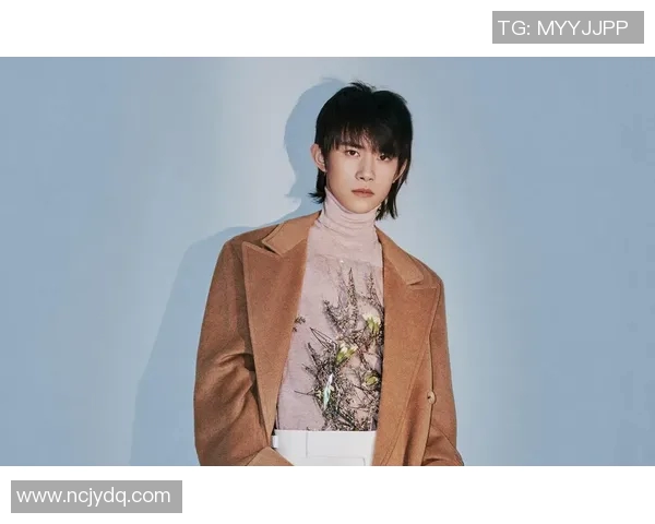 闪耀绿茵场的耳钉风潮足球明星们的时尚选择与个性表达